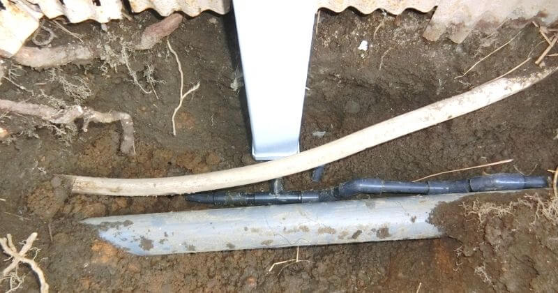 給水管と水栓柱の接続状況